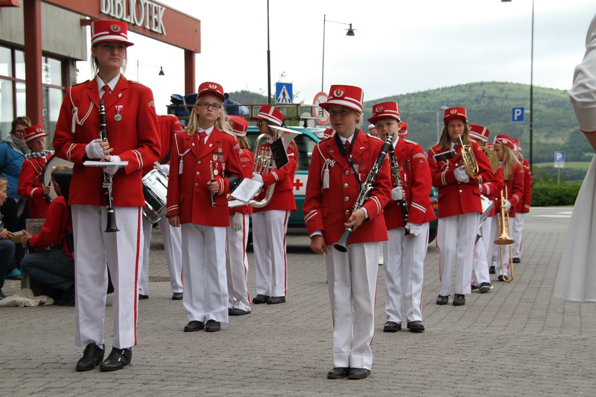 Hovedkorpset marsjerer